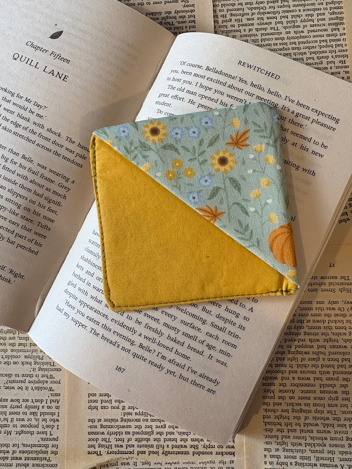 Autumn floral corner book mark