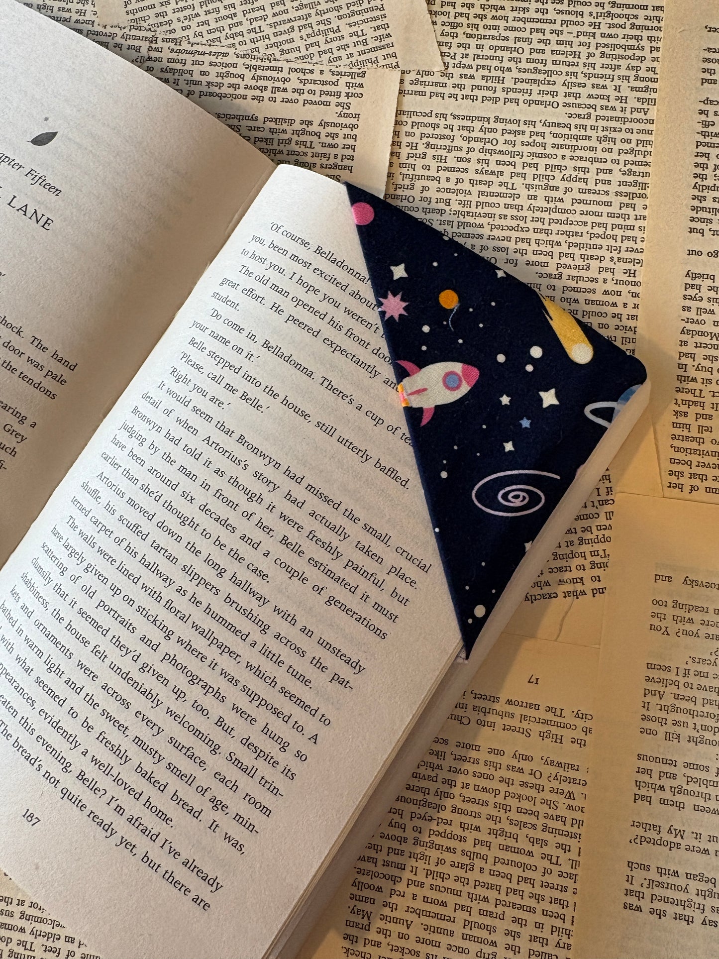 Space corner book mark
